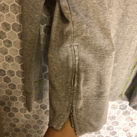 Evy’s Tree Pullover with Front Pocket - Picture 6 of 8